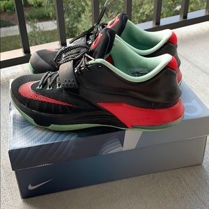 Kevin Durant (KD) Bad Apple, size 11.5